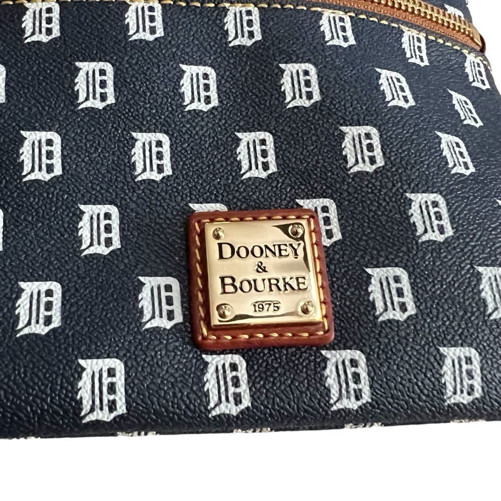Dooney & Bourke Detroit Tigers North South Triple Zip Crossbody Bag - Picture 3 of 13